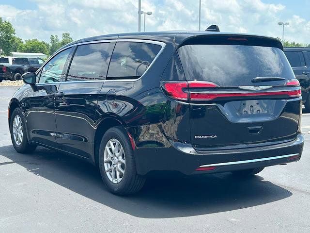 New 2025 Chrysler Pacifica Select FWD image 12