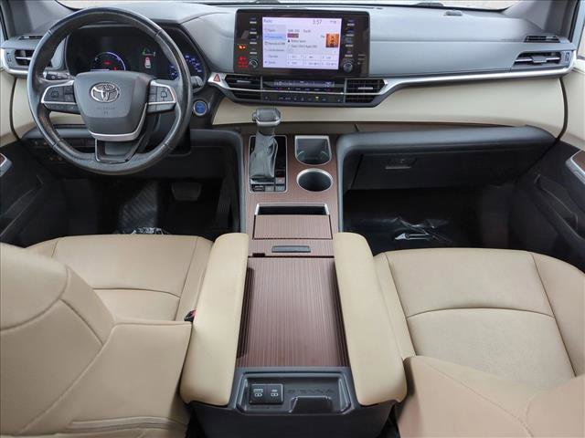 Used 2023 Toyota Sienna XLE image 17