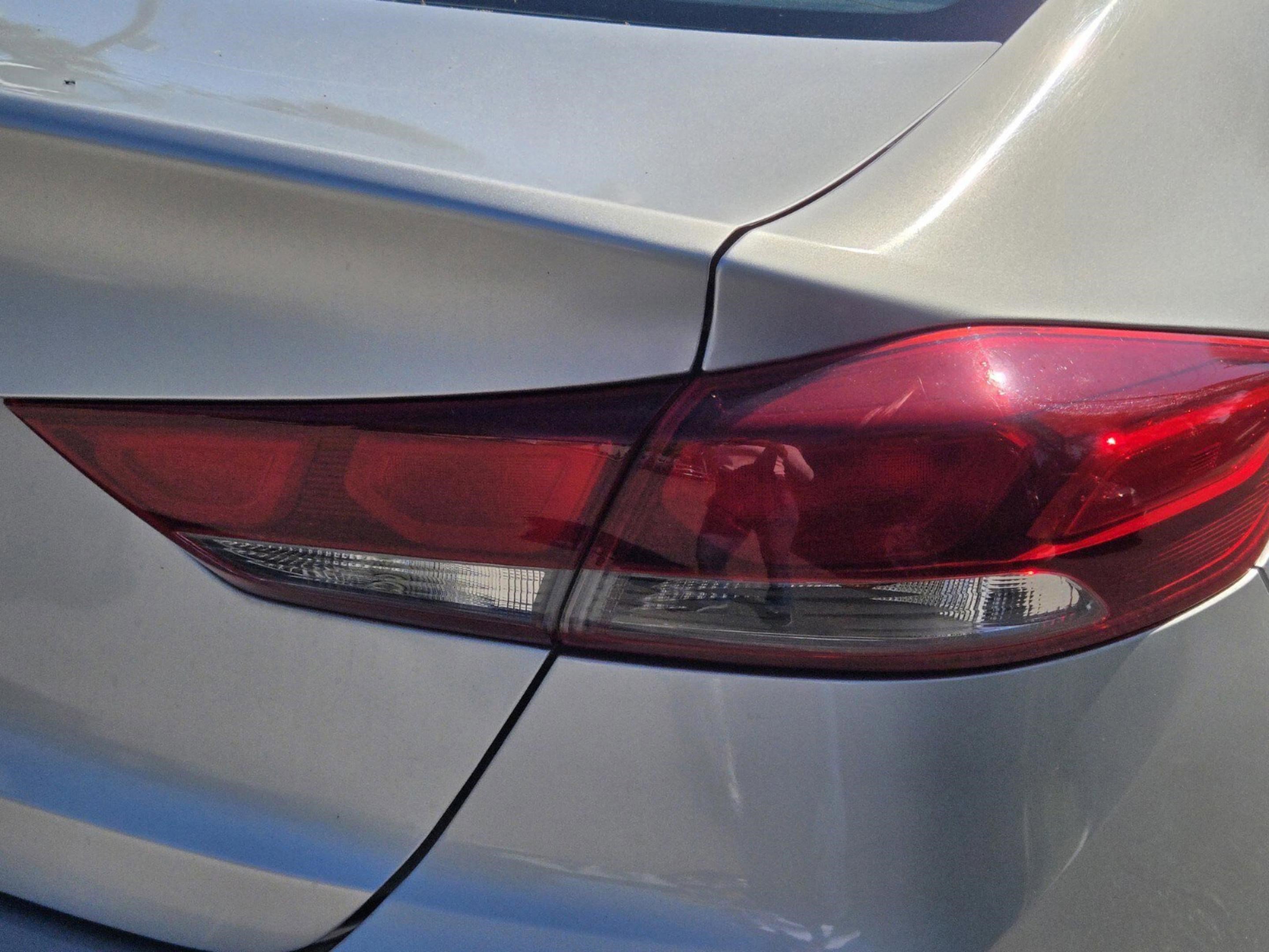 Used 2017 Hyundai Elantra SE image 9