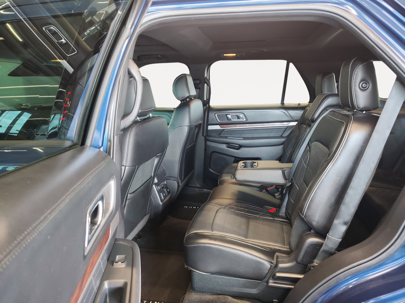 Used 2017 Ford Explorer Platinum AWD/4WD image 26