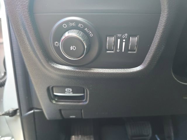 Used 2022 Jeep Grand Cherokee Limited image 19