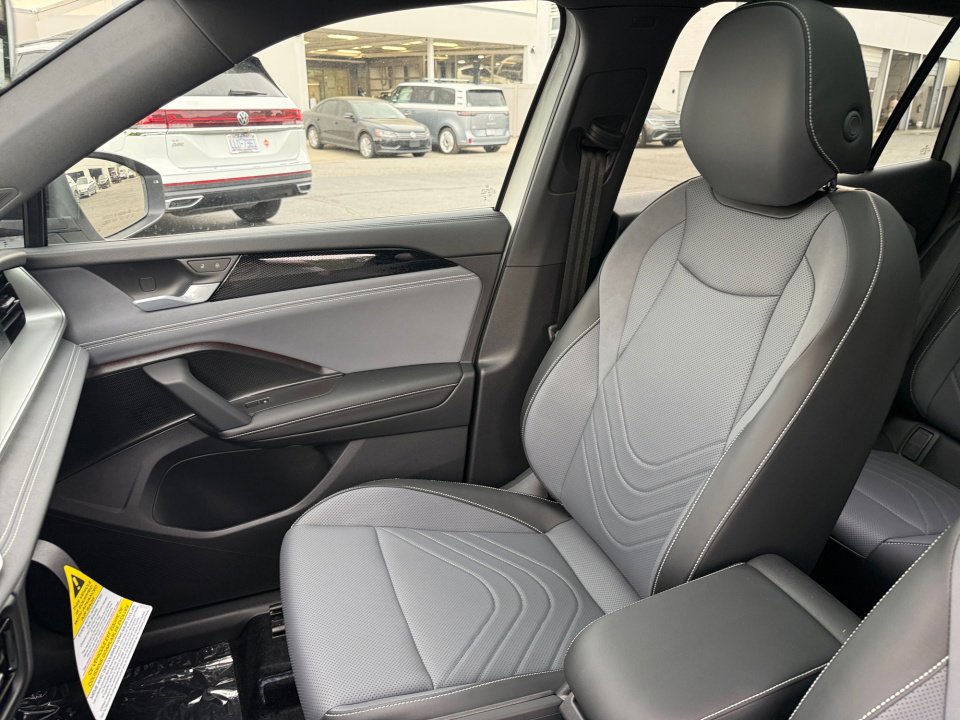 New 2026 Volkswagen Tiguan SE R-Line FWD image 28