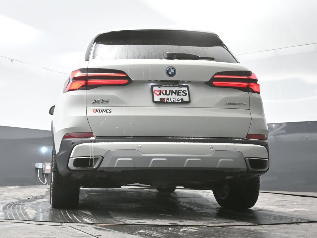 Used 2025 BMW X5 xDrive50e AWD/4WD image 47