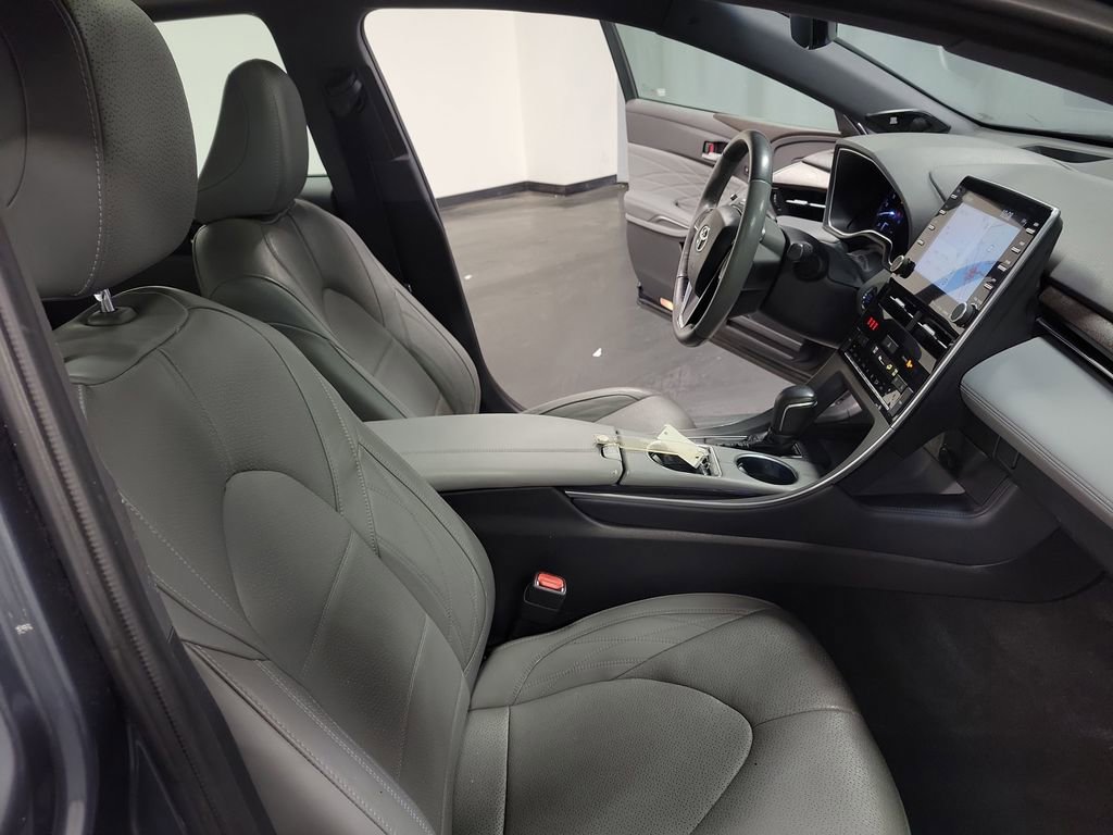 Used 2019 Toyota Avalon Limited image 22
