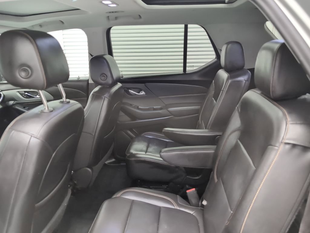 Used 2021 Chevrolet Traverse LT w/ LT Premium Package image 28