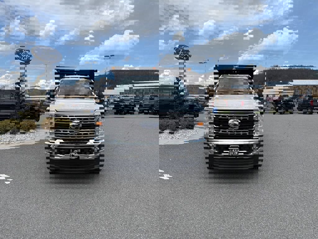 New 2026 Ford F350 XL w/ XL Chrome Package image 3