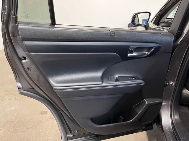 Used 2024 Toyota Highlander XLE AWD/4WD image 20