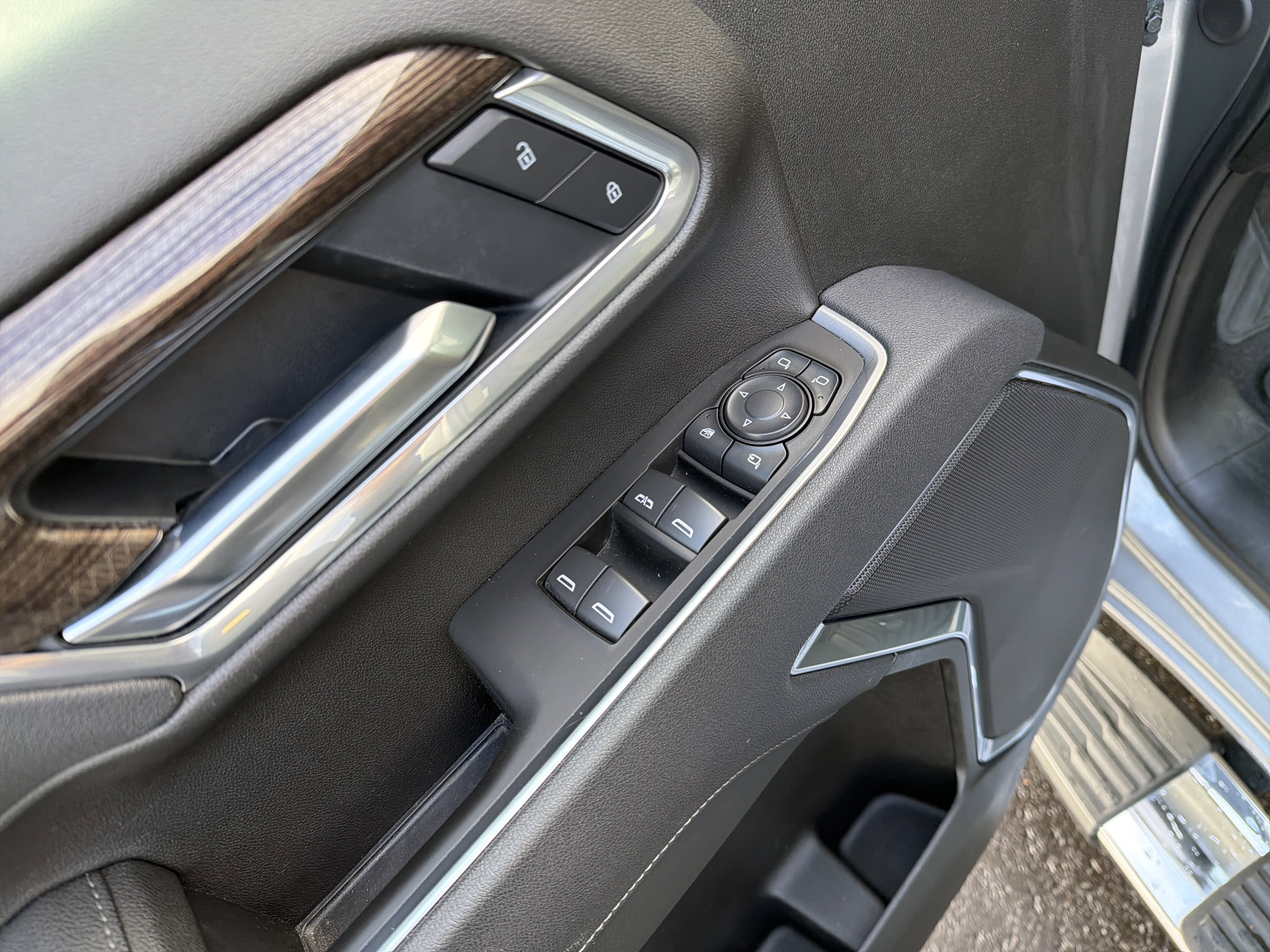 Used 2025 Chevrolet Silverado 2500 LT w/ Safety Package image 15