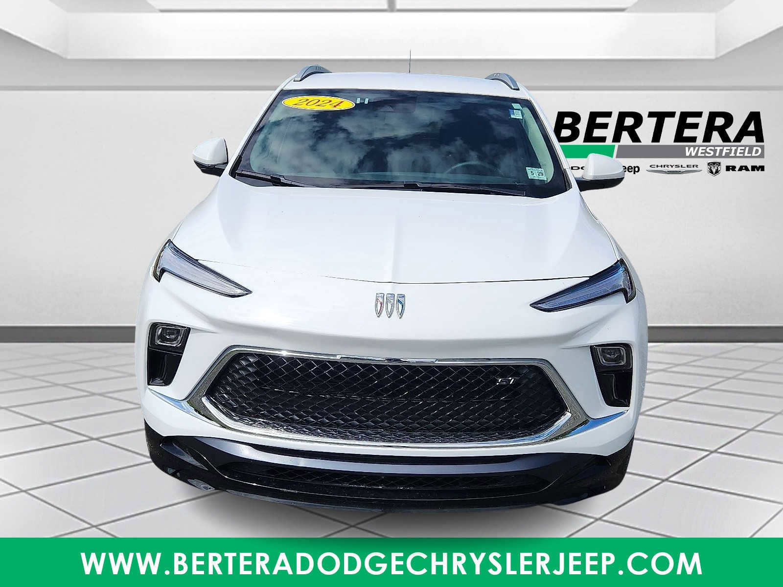 Used 2024 Buick Encore GX Sport Touring image 2