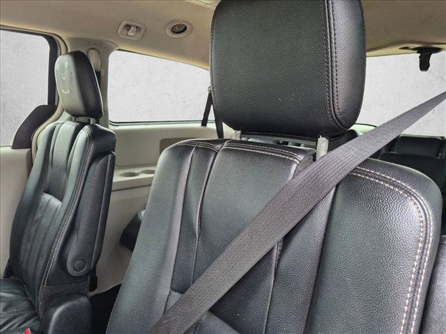 Used 2014 Chrysler Town & Country Touring FWD image 14