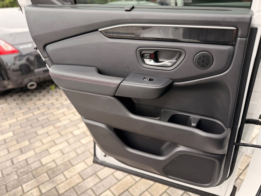 Used 2025 Honda Pilot Black Edition image 22