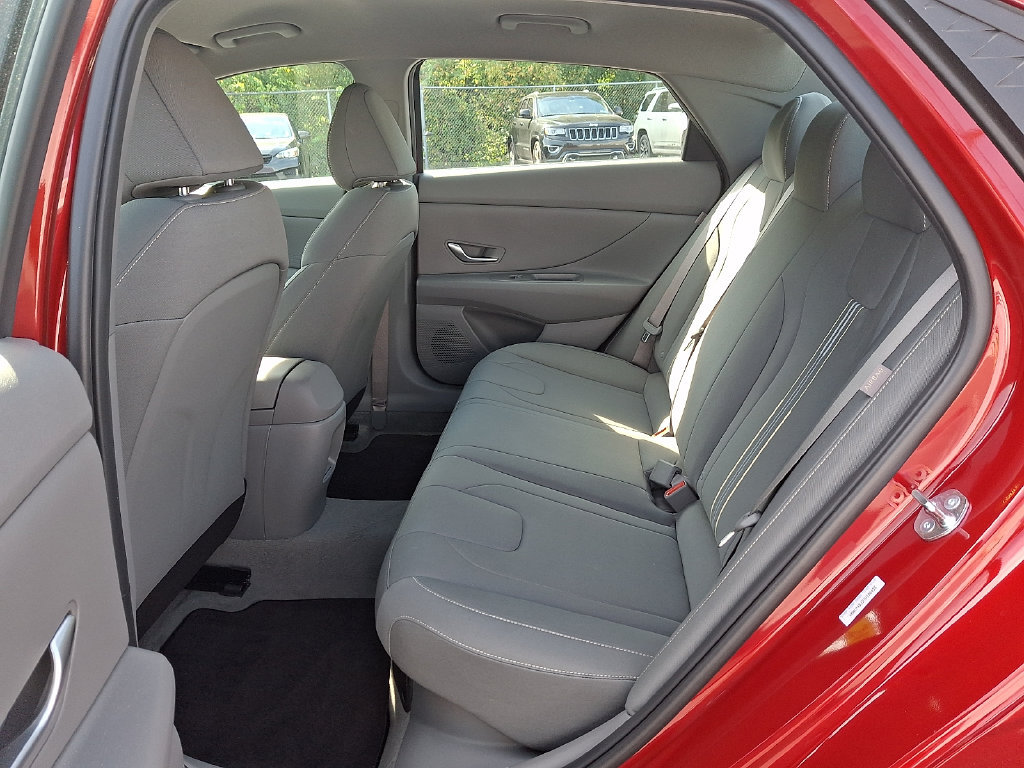 Used 2026 Hyundai Elantra Hybrid FWD image 10
