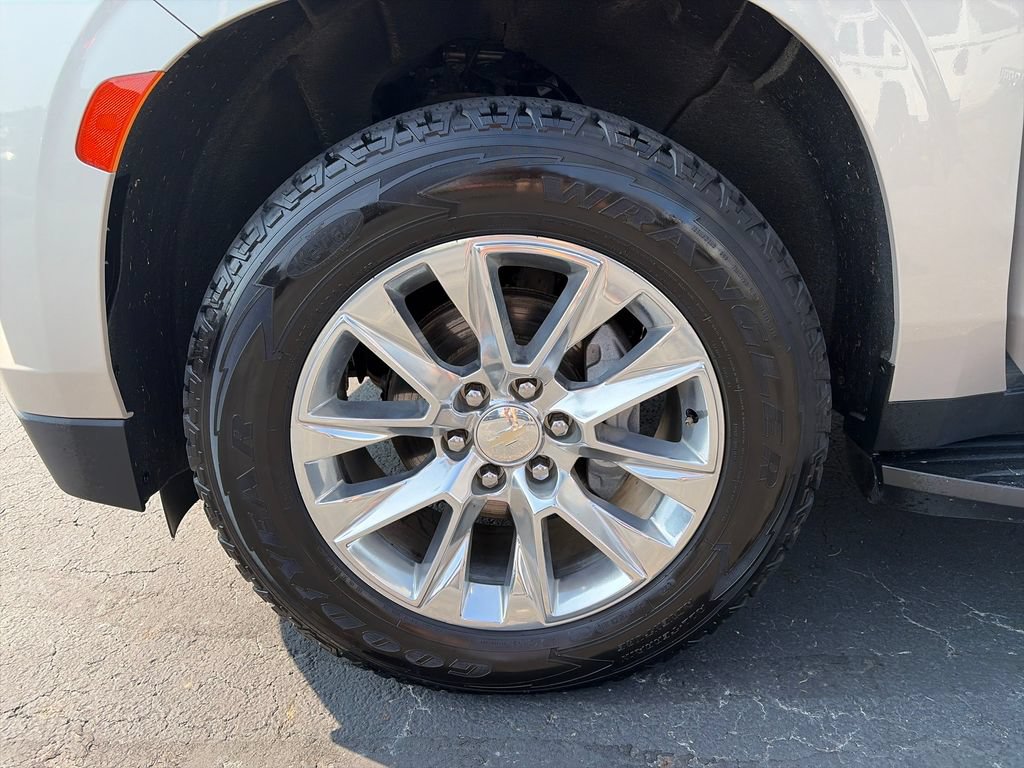 Used 2021 Chevrolet Suburban Premier AWD/4WD image 30