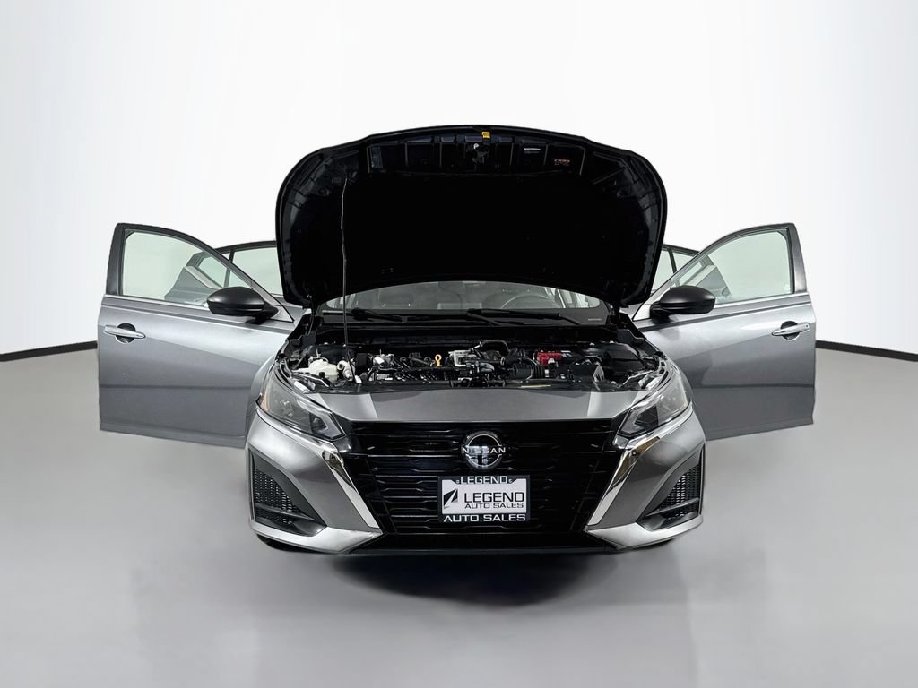 Used 2024 Nissan Altima 2.5 SV FWD image 17