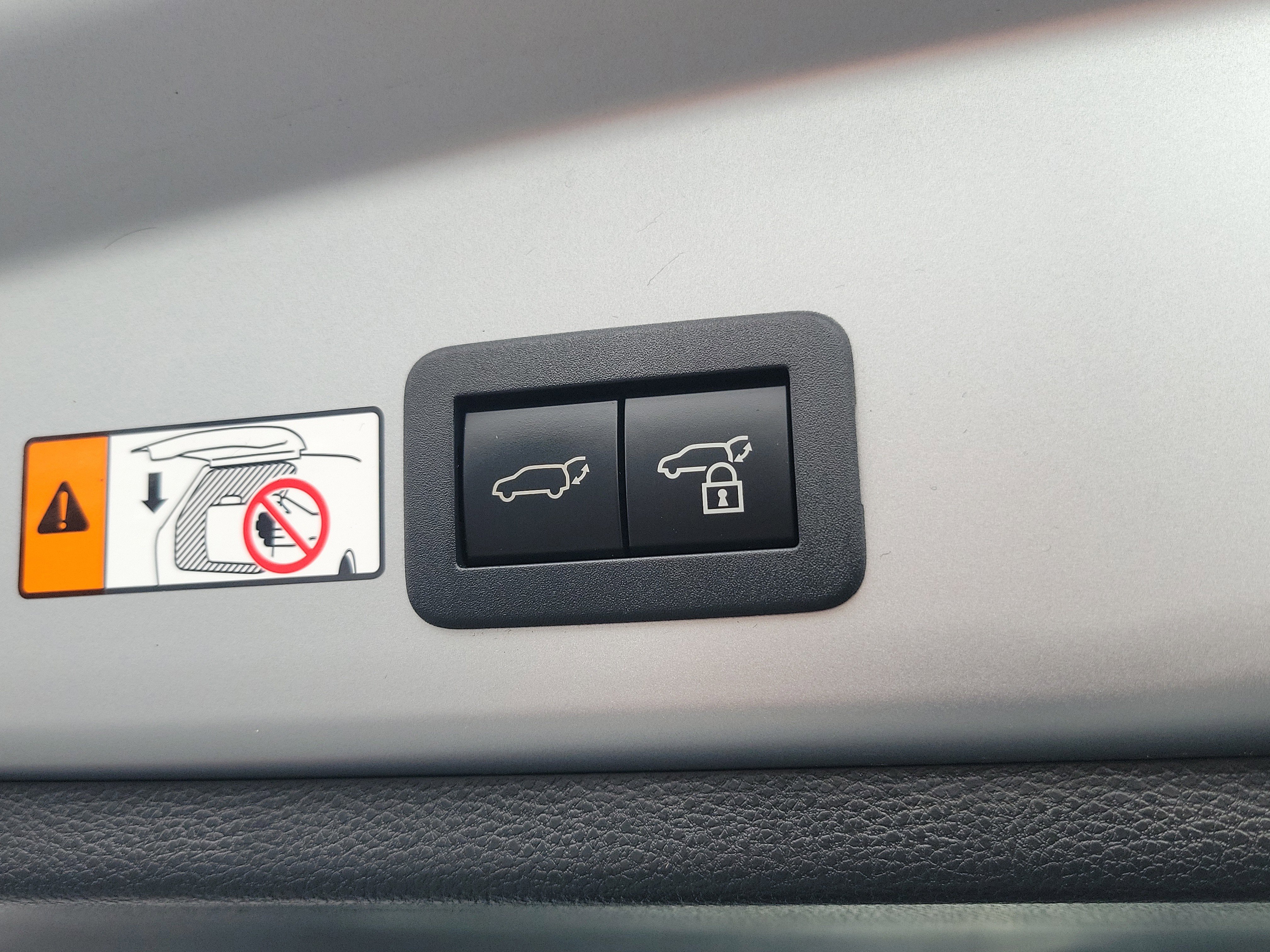 Used 2025 Toyota Corolla Cross AWD Hybrid w/ Convenience Package image 10