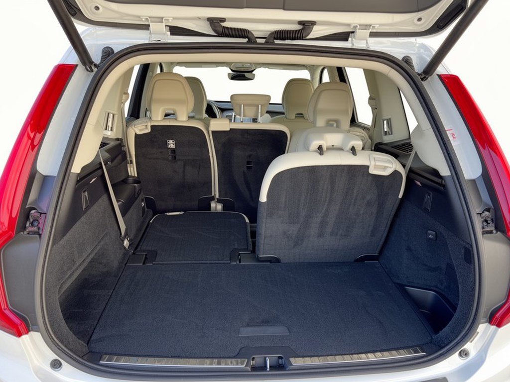 Certified 2025 Volvo XC90 T8 Ultra w/ Protection Package Premier AWD/4WD image 28