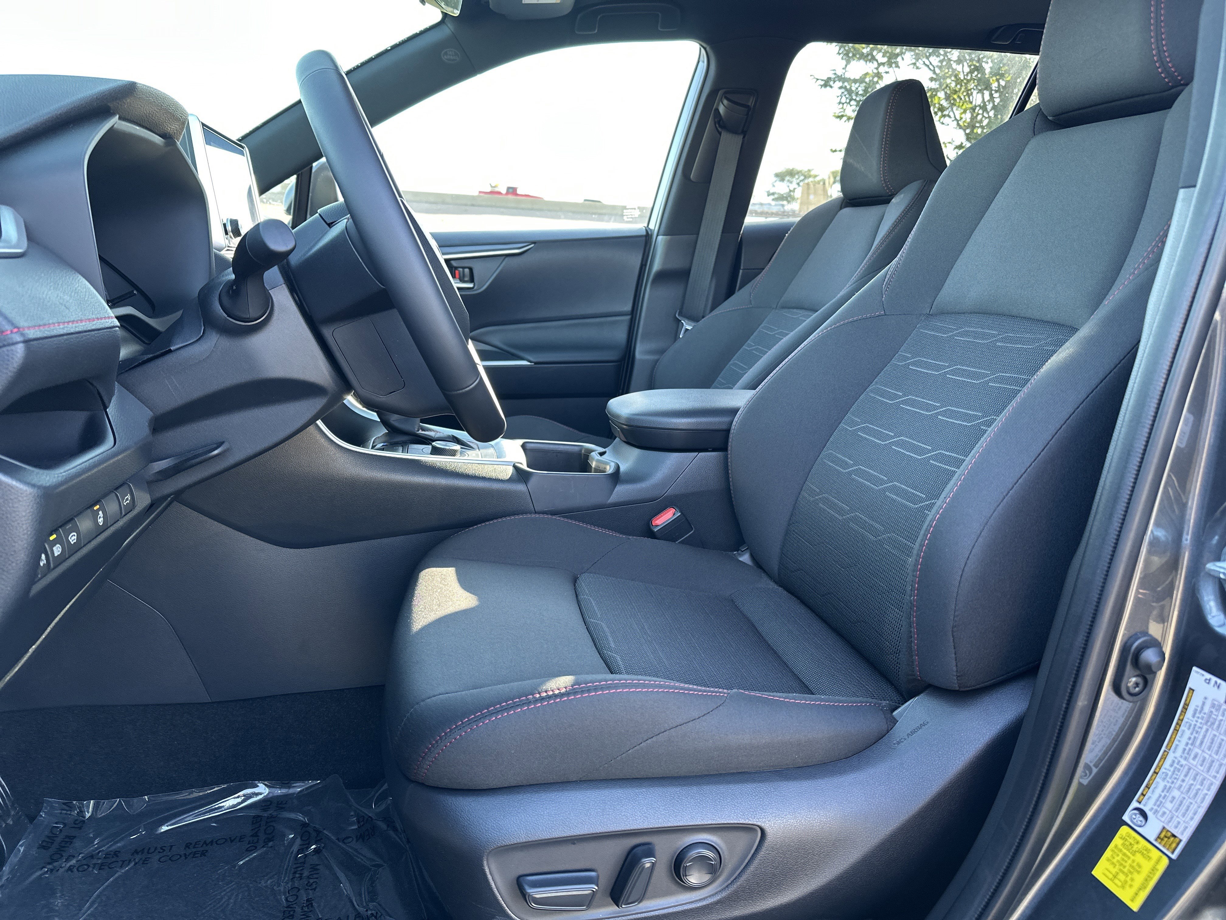 Used 2025 Toyota RAV4 SE image 16