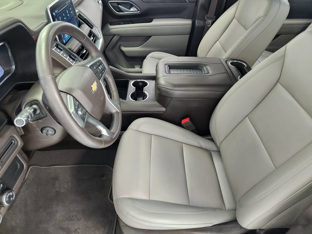 Used 2022 Chevrolet Suburban LT w/ Luxury Package RWD image 13