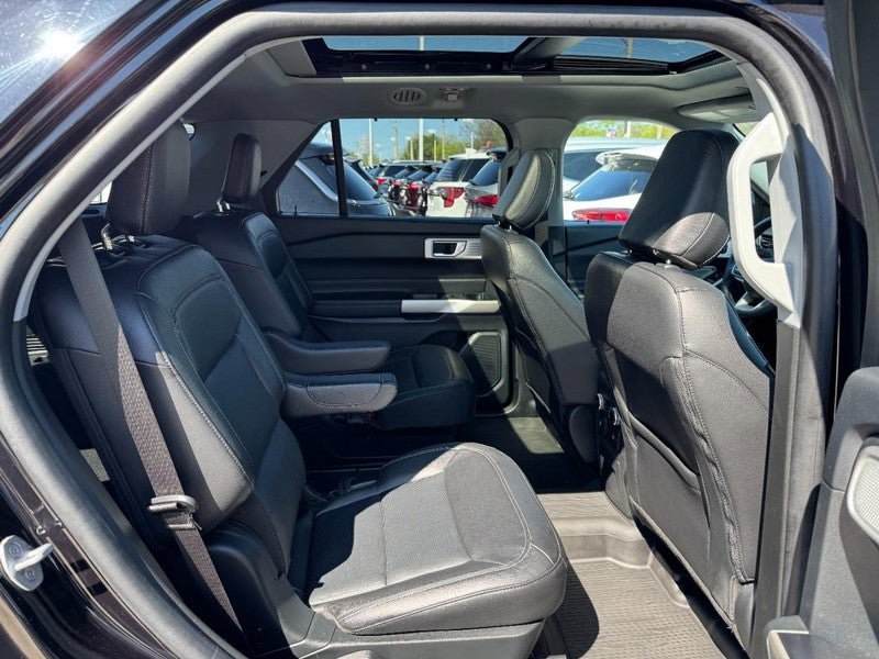 Used 2022 Ford Explorer Limited w/ Limited Technology Package AWD/4WD image 10