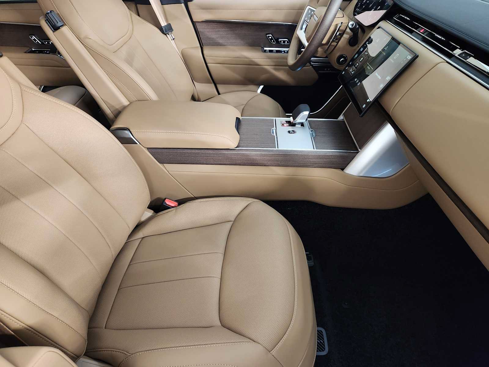 New 2026 Land Rover Range Rover Long Wheelbase SE AWD/4WD image 3