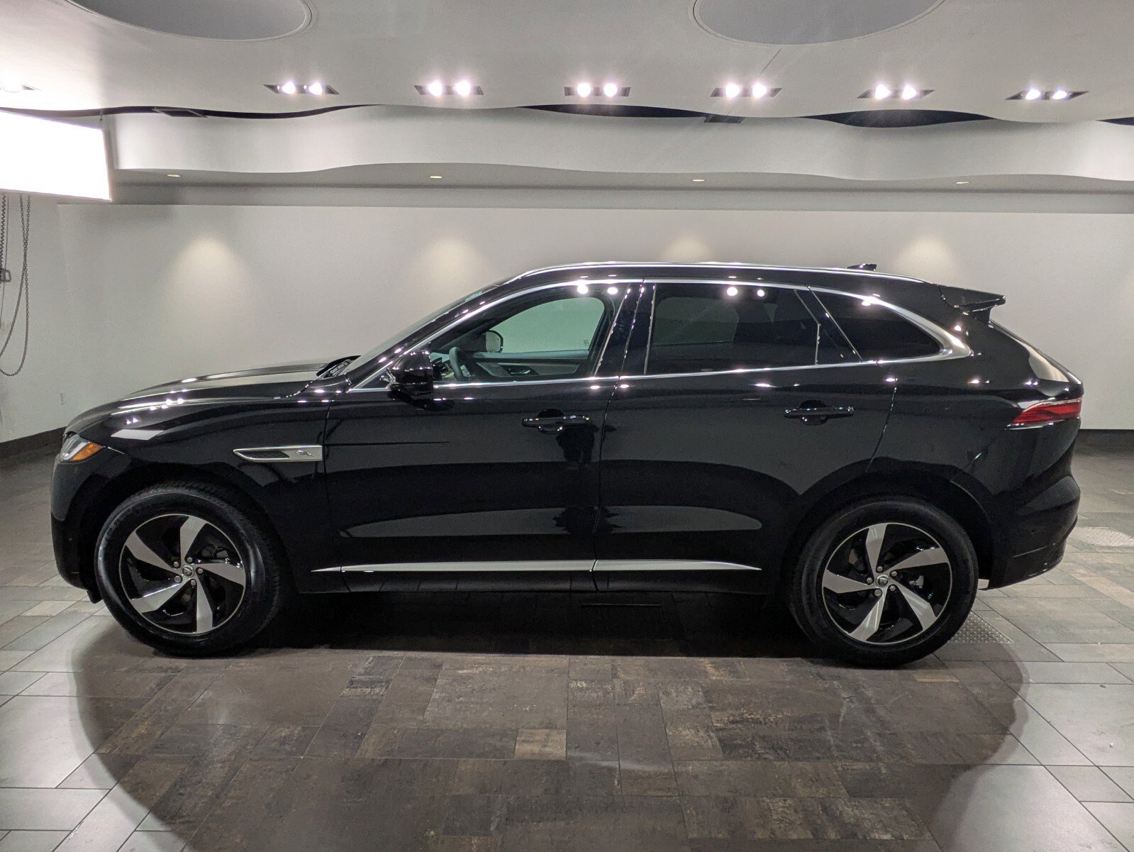 New 2026 Jaguar F-PACE R-Dynamic S image 3