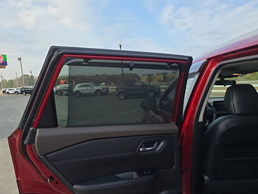 Used 2022 Nissan Rogue SV w/ SV Premium Package image 43