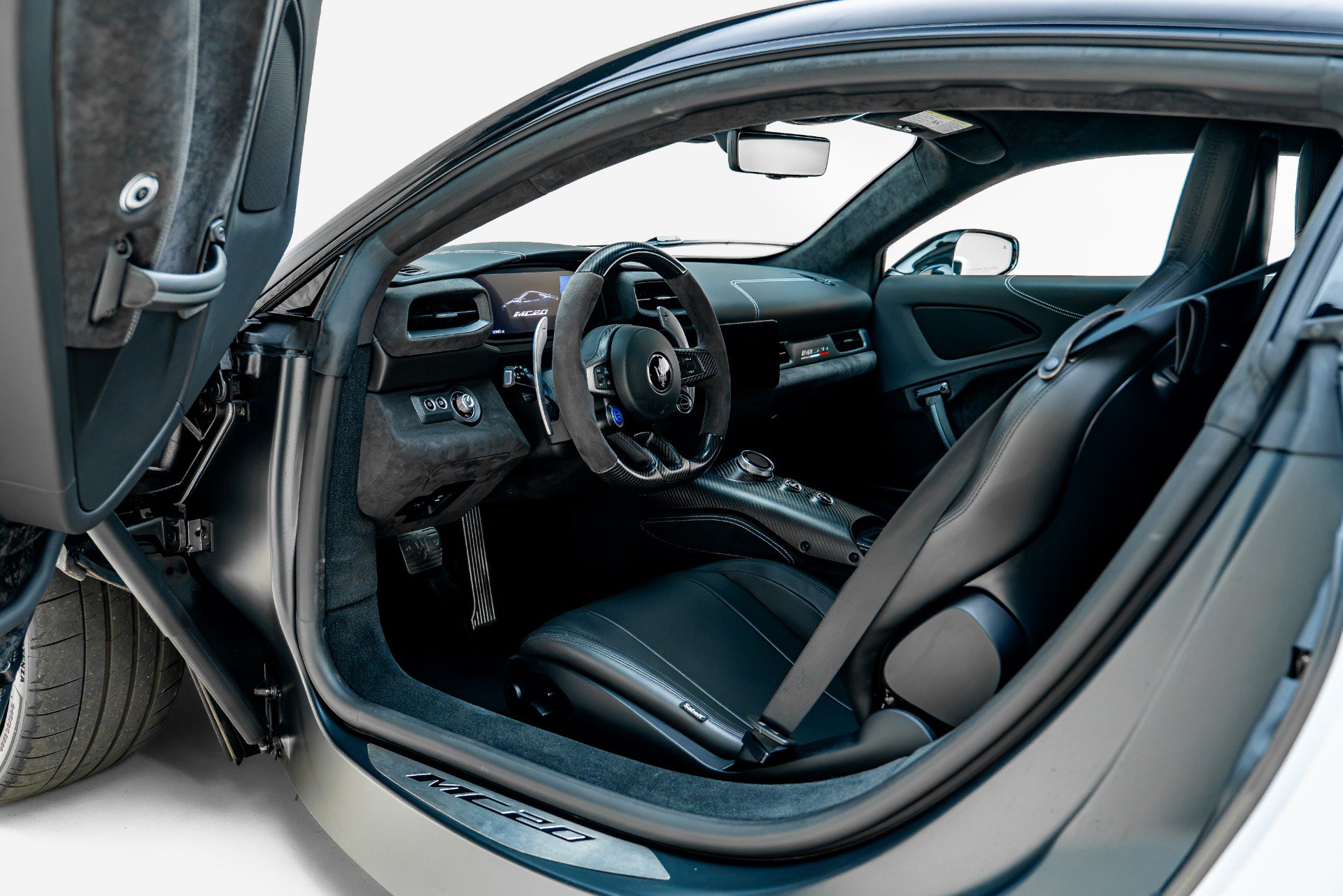 Used 2023 Maserati MC20 Coupe RWD image 3