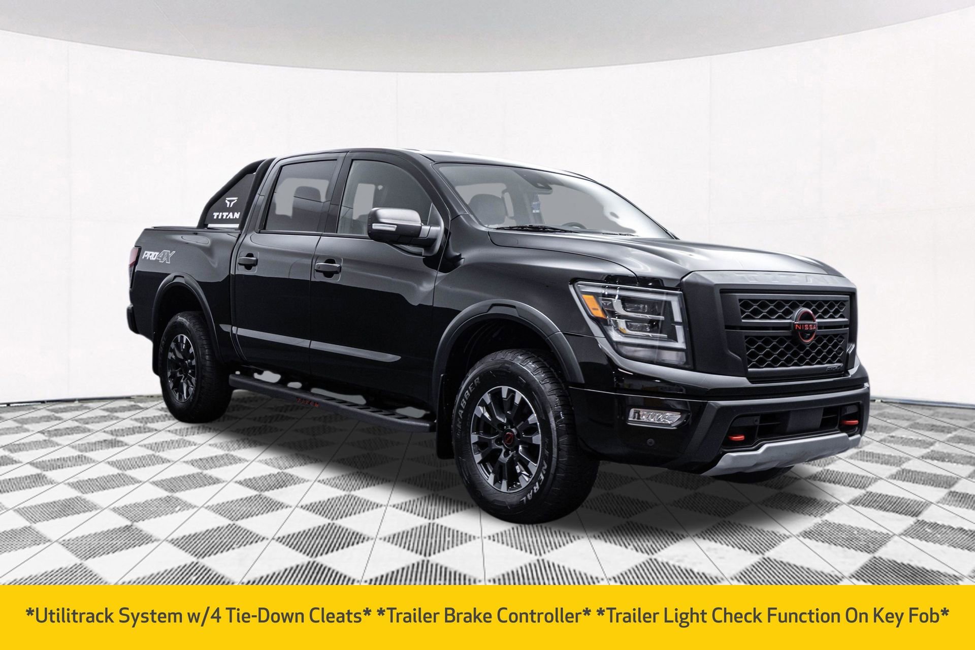 Used 2023 Nissan Titan PRO-4X w/ Pro-4x Convenience Package AWD/4WD image 17