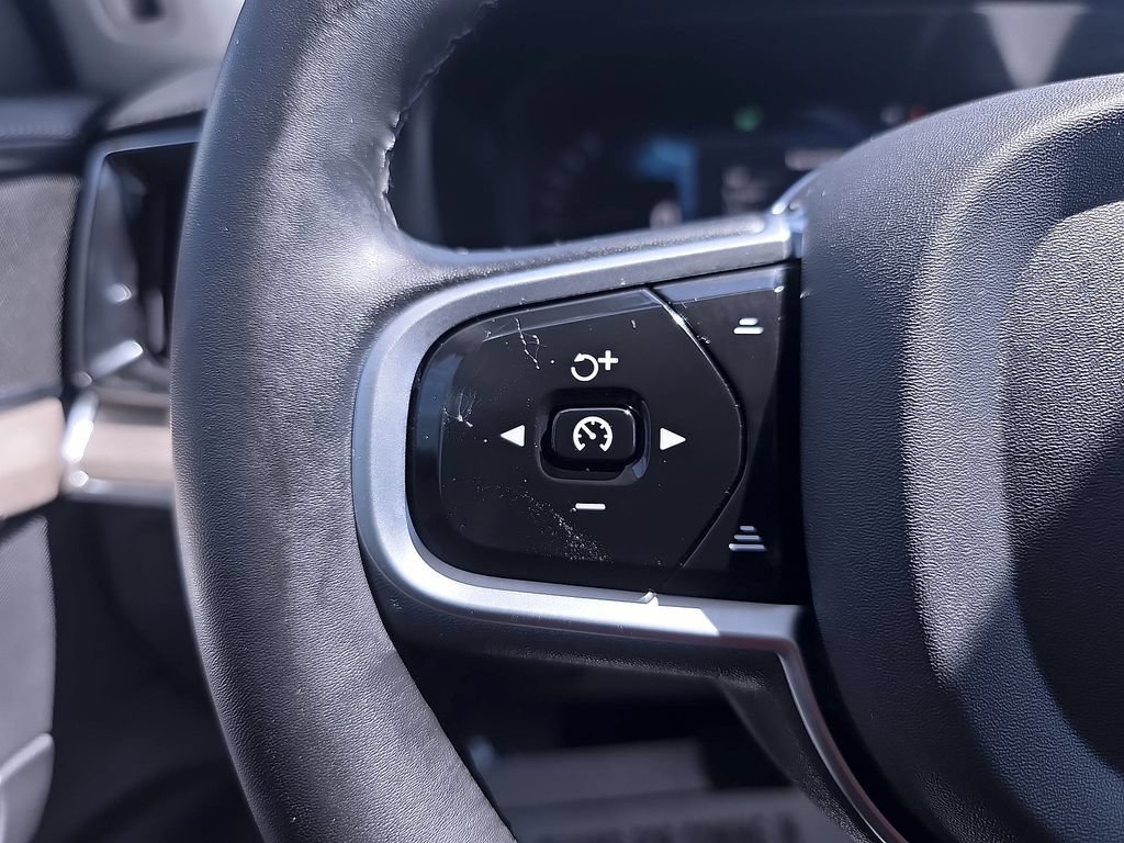Certified 2025 Volvo XC90 B5 Plus AWD/4WD image 27