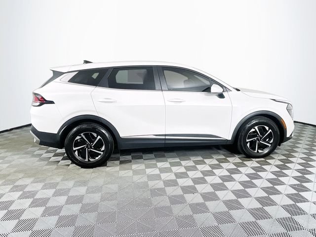 Used 2025 Kia Sportage LX FWD image 9