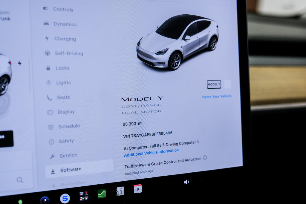Used 2023 Tesla Model Y Long Range AWD/4WD image 23