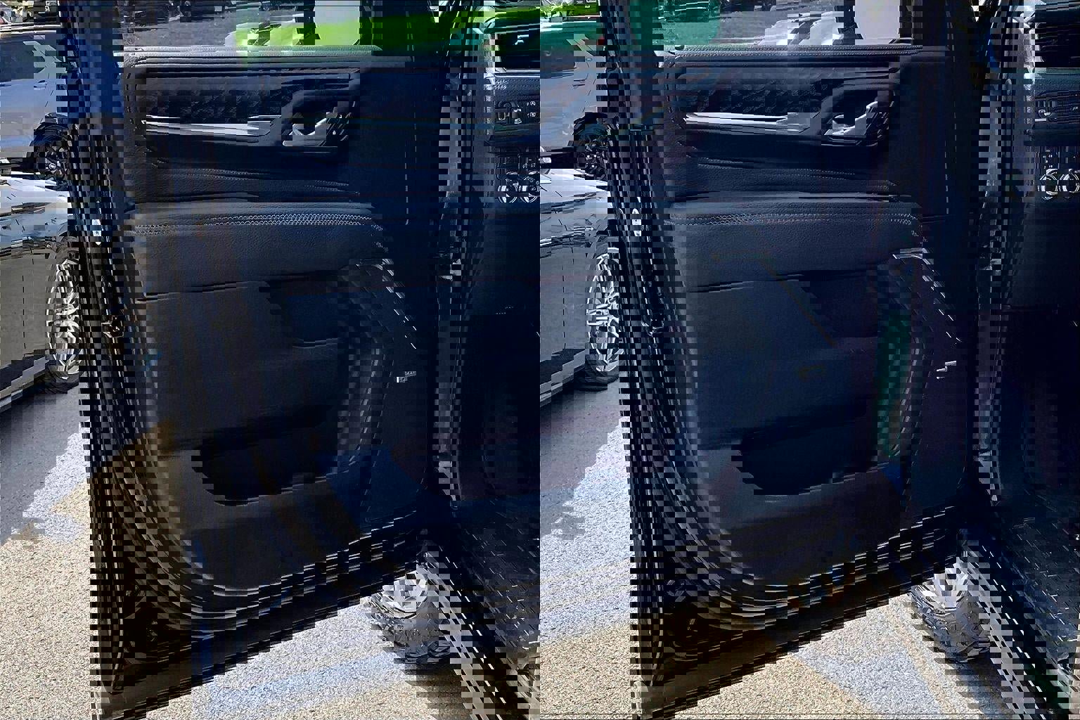 Used 2022 GMC Yukon XL Denali AWD/4WD image 23