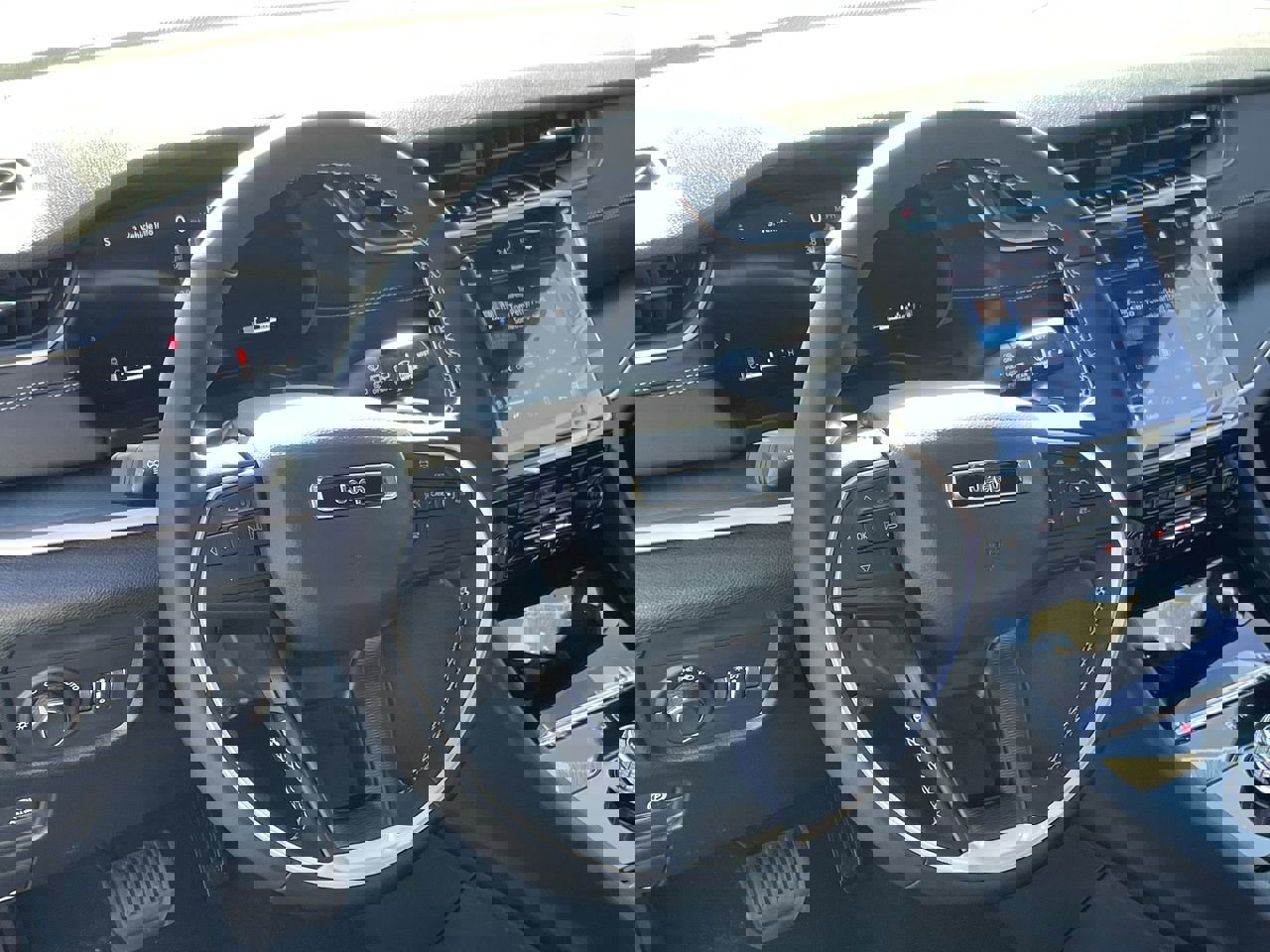 New 2025 Jeep Grand Cherokee Altitude image 14