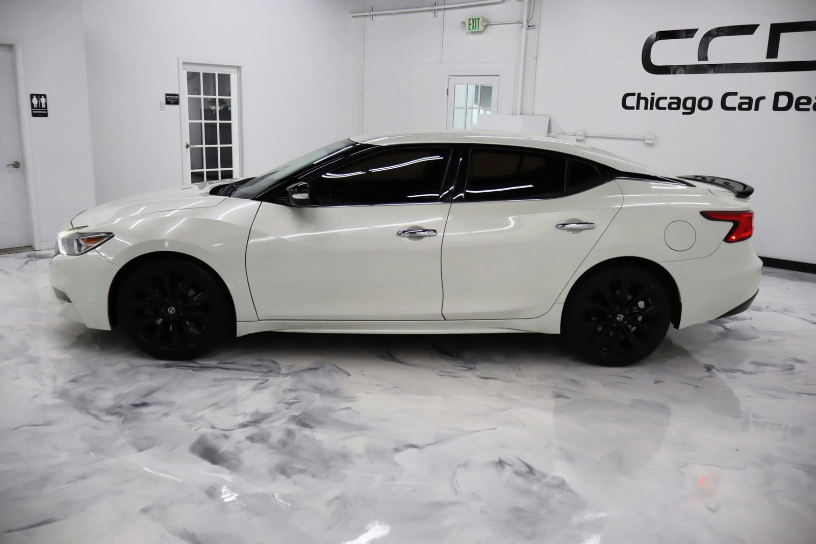 Used 2017 Nissan Maxima SR w/ Midnight Edition image 4