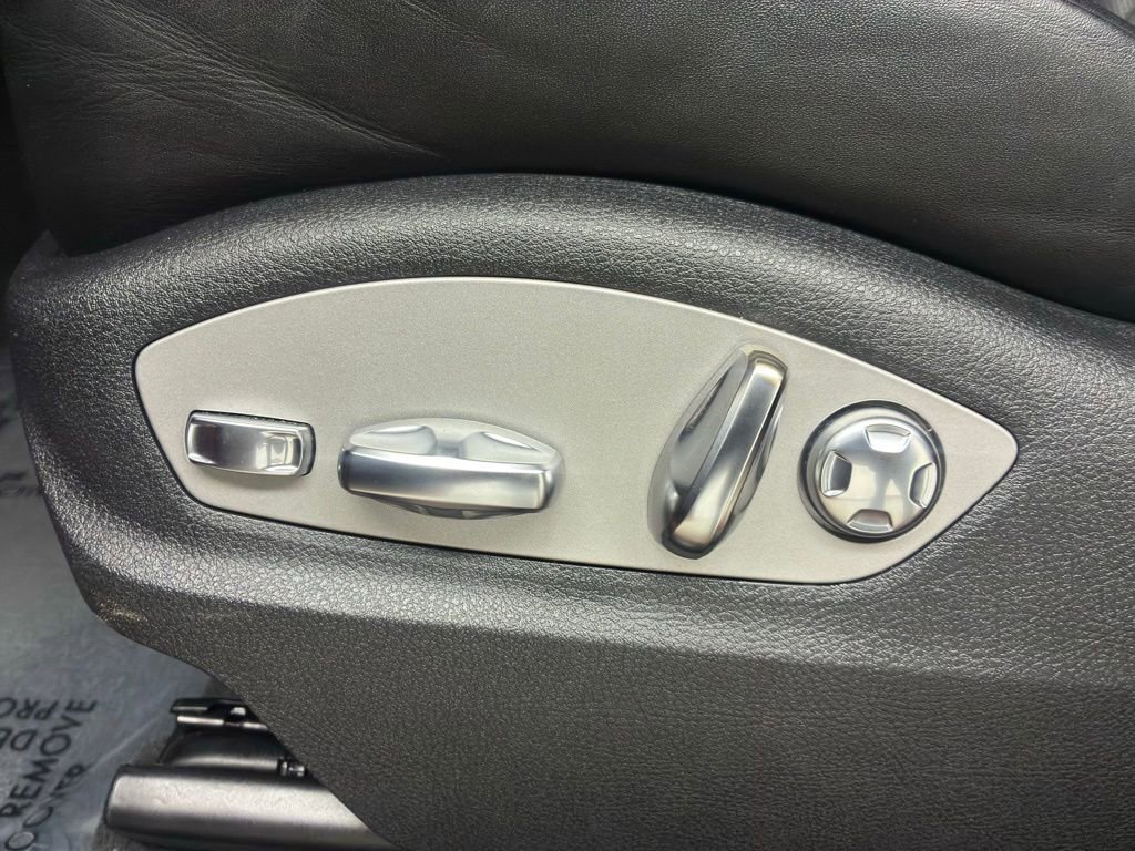 Used 2023 Porsche Macan w/ Premium Package Plus image 20