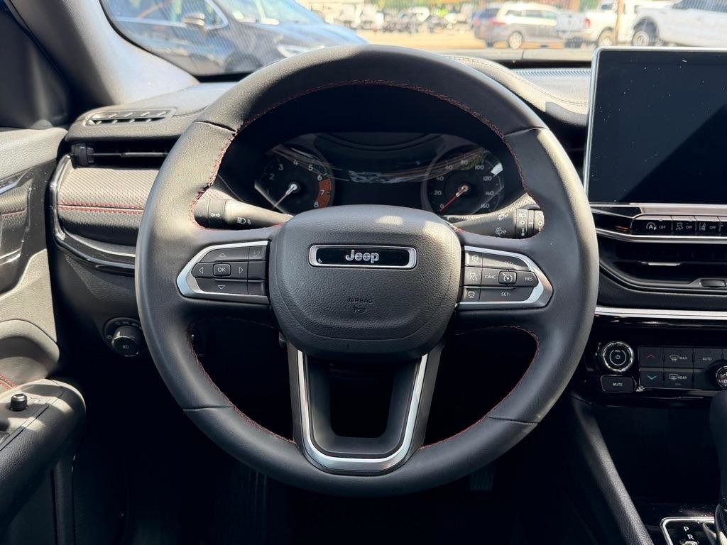 Used 2025 Jeep Compass Trailhawk AWD/4WD image 17