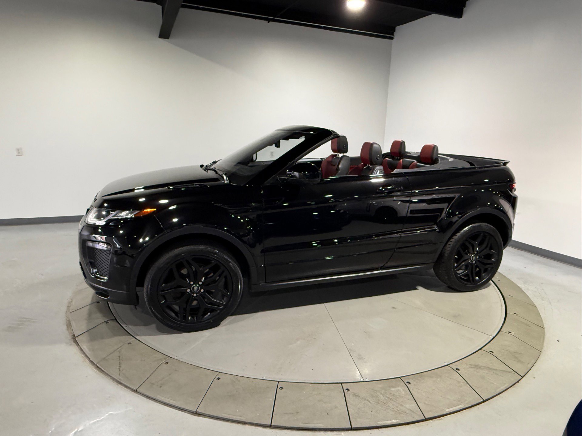 Used 2018 Land Rover Range Rover Evoque HSE Dynamic image 14