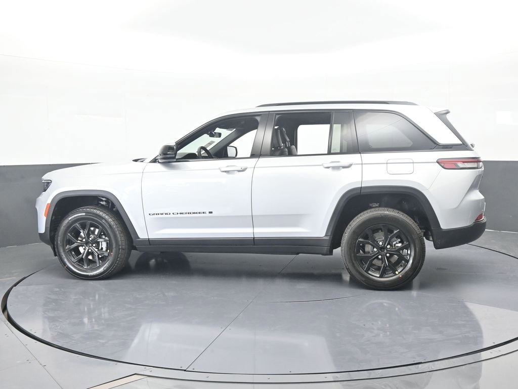 New 2025 Jeep Grand Cherokee Altitude image 3