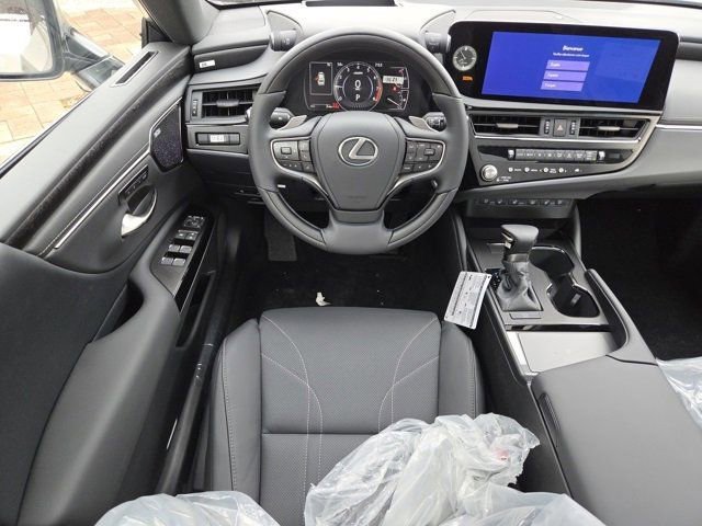 New 2025 Lexus ES 350 Ultra Luxury image 4