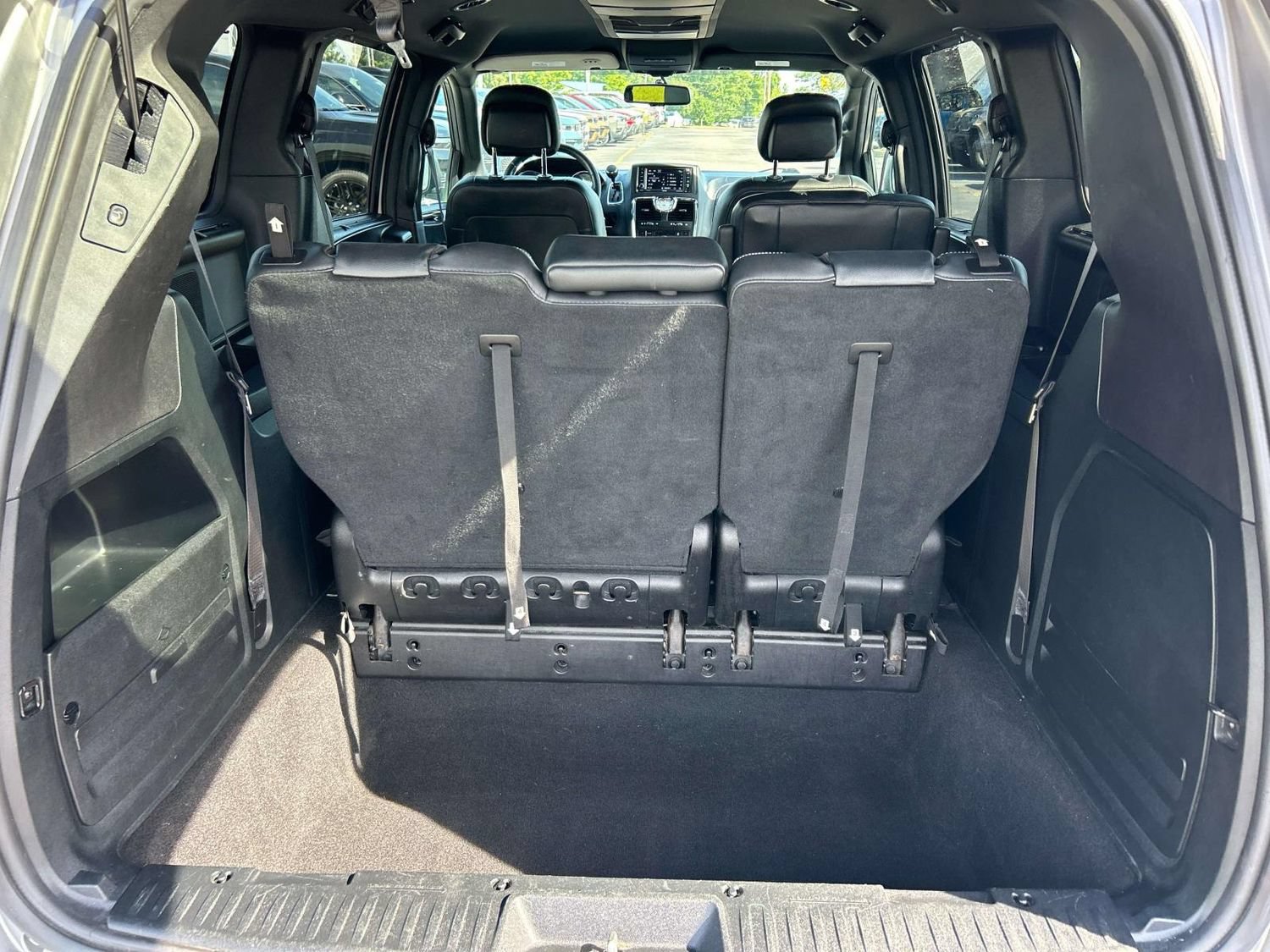 Used 2016 Chrysler Town & Country S w/ Driver Convenience Group FWD image 12