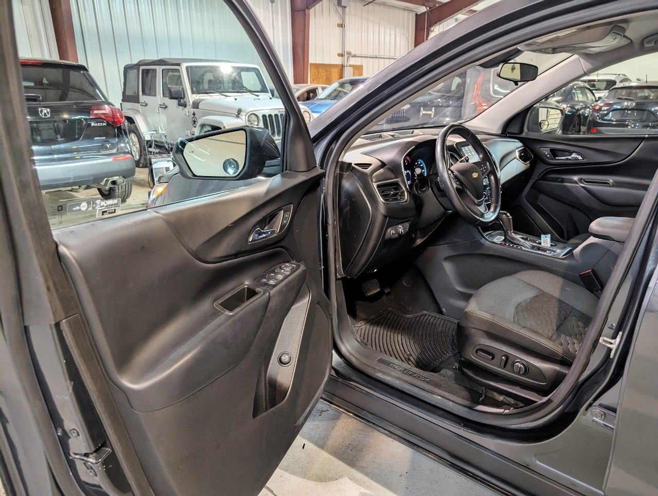 Used 2018 Chevrolet Equinox LT image 12