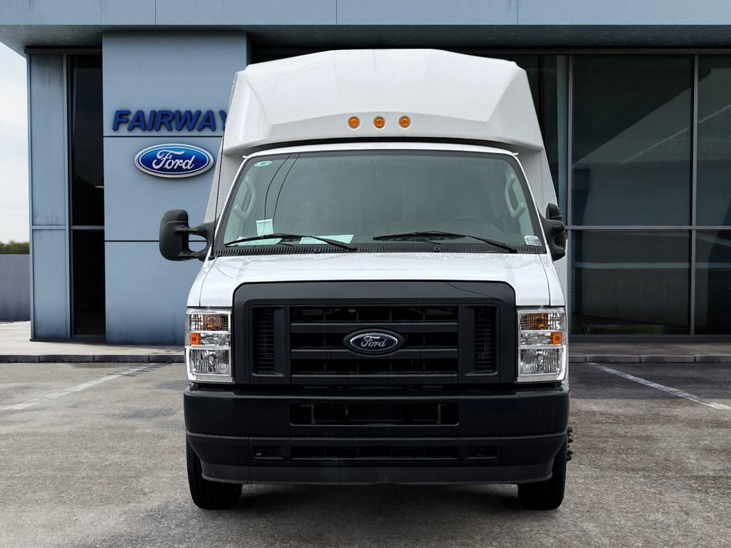 New 2024 Ford E-450 and Econoline 450 Super Duty RWD image 2