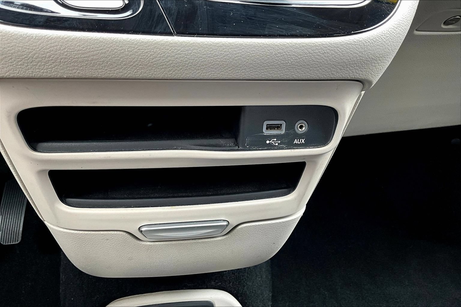 Used 2020 Chrysler Voyager LX FWD image 17