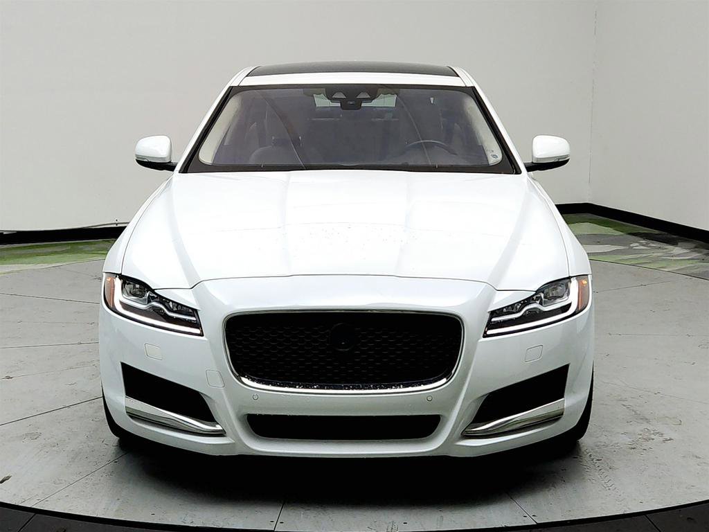 Used 2020 Jaguar XF Prestige AWD/4WD image 2