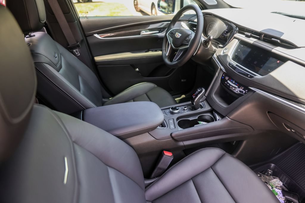 Used 2026 Cadillac XT5 Sportv w/ LPO, Onyx Lite Package AWD/4WD image 31