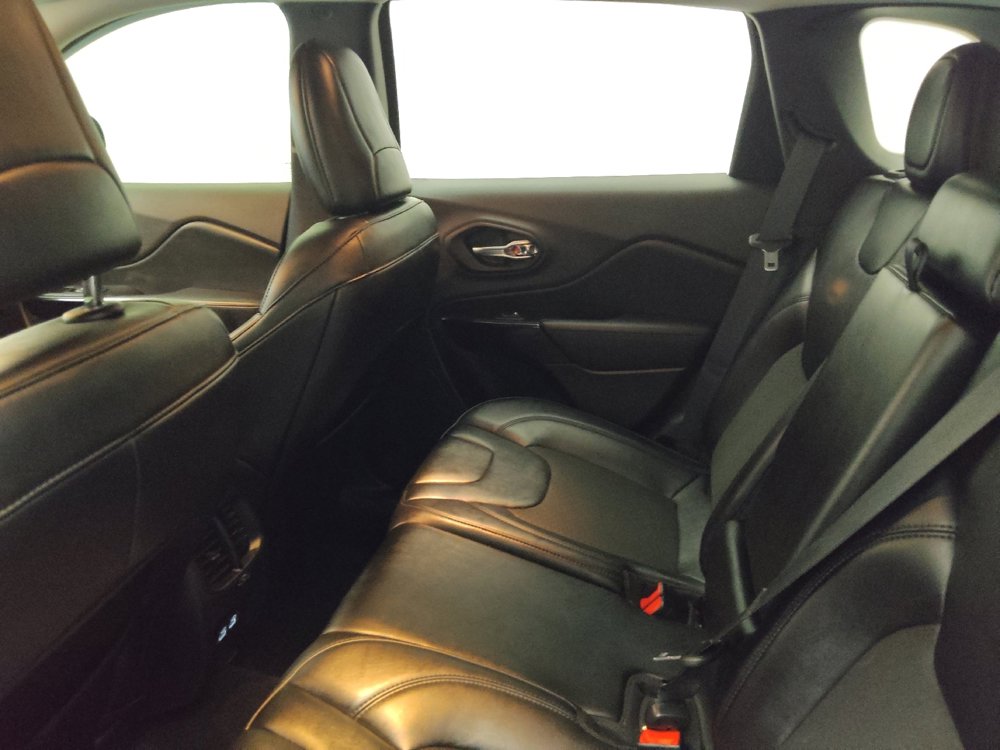 Used 2021 Jeep Cherokee Latitude Plus AWD/4WD image 18