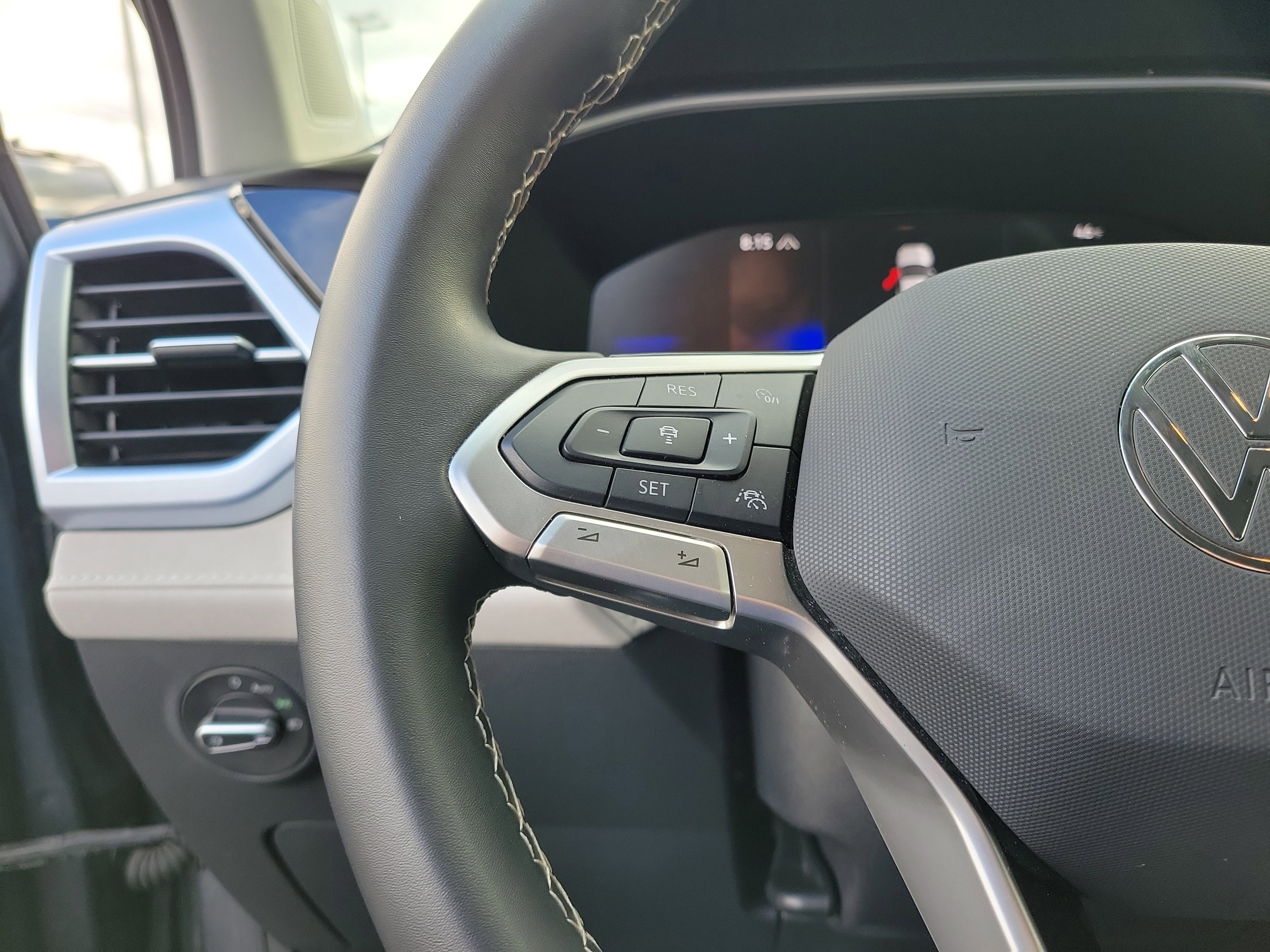 Used 2025 Volkswagen Taos SE image 22