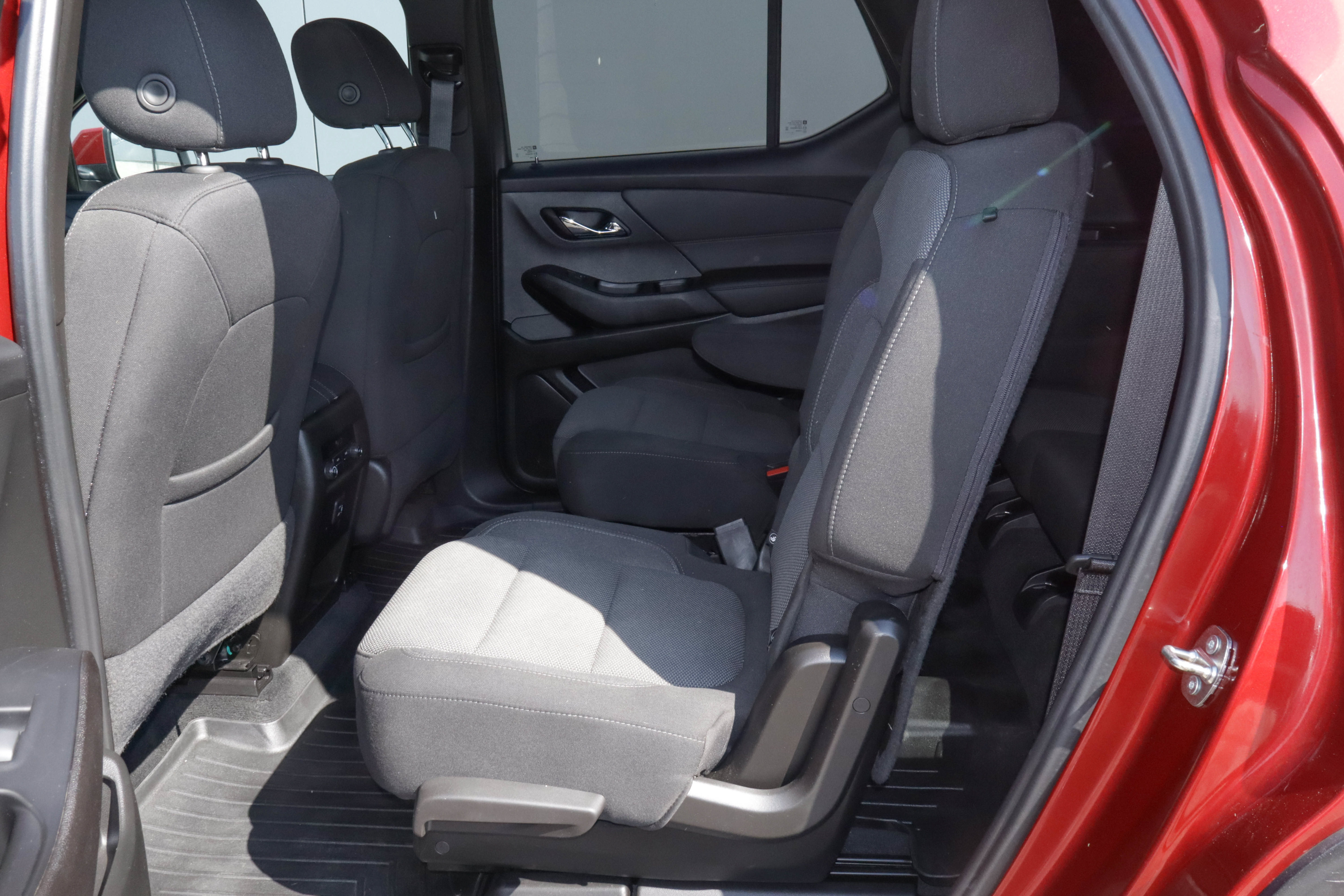 Used 2023 Chevrolet Traverse LT FWD image 8
