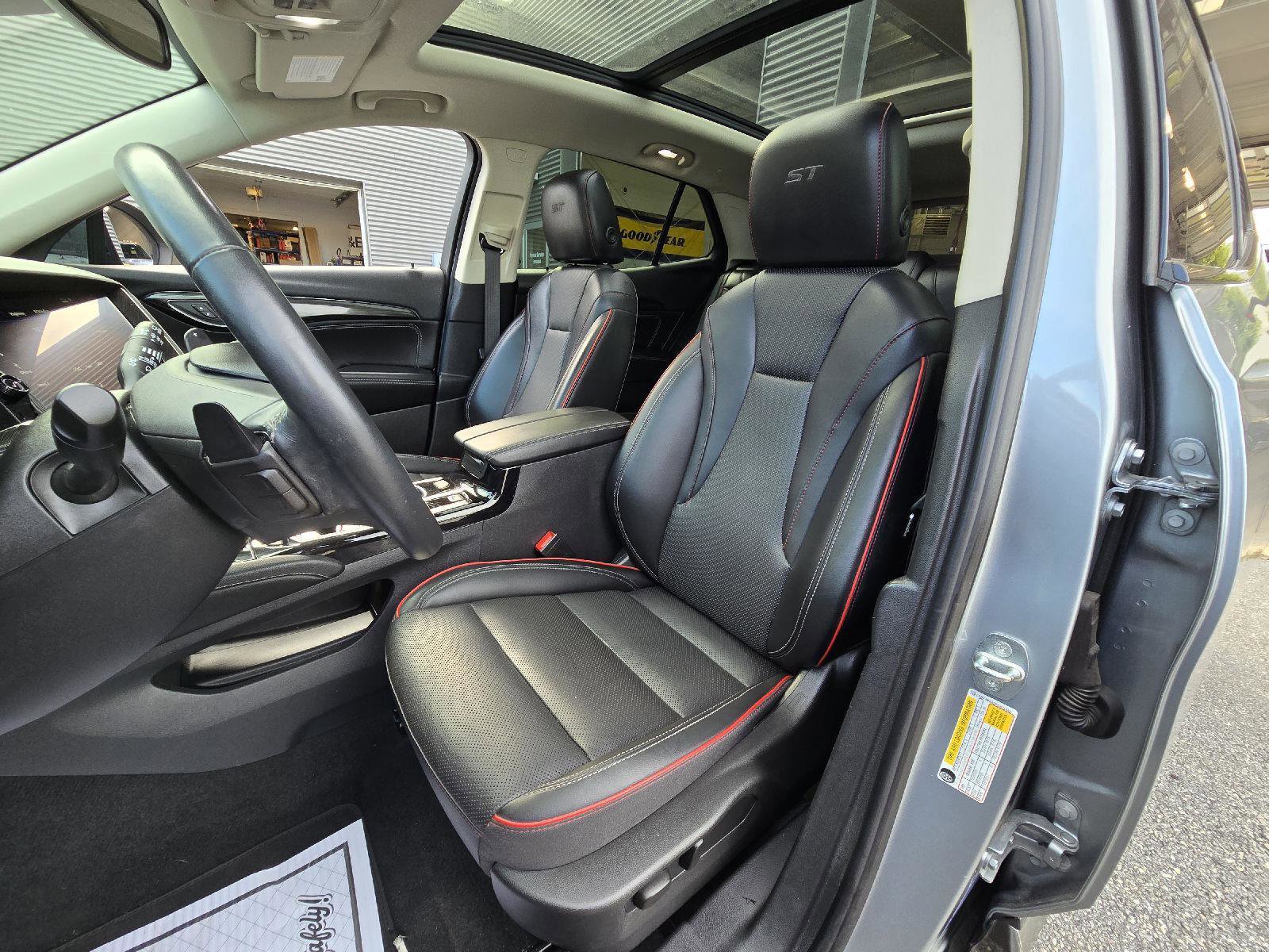 Used 2023 Buick Envision Essence w/ Sport Touring Package image 11