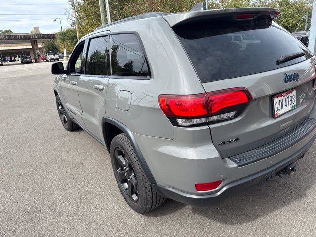 Used 2019 Jeep Grand Cherokee Laredo AWD/4WD image 4